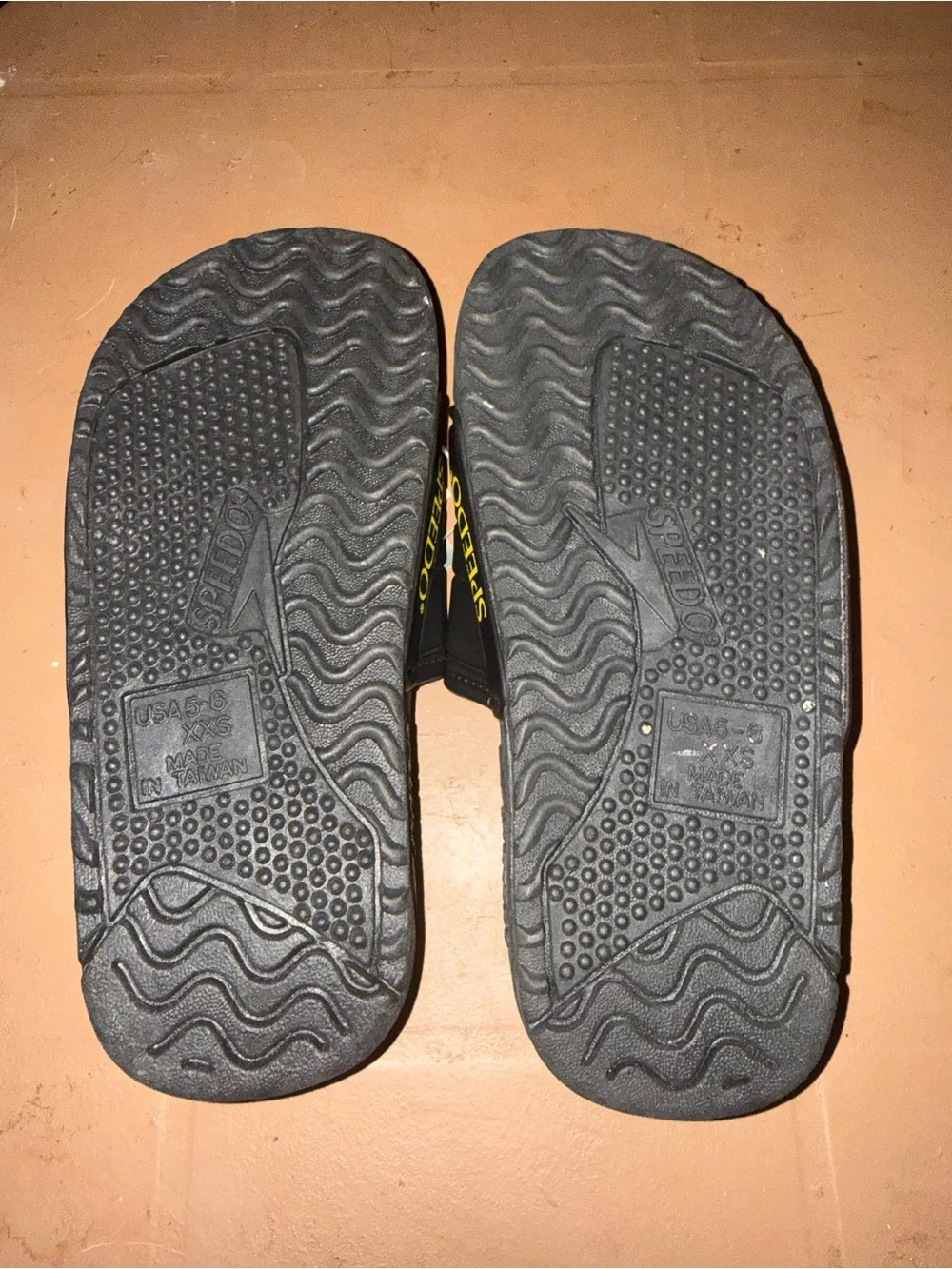 Speedo Black & Yellow Textured Slide Sandals